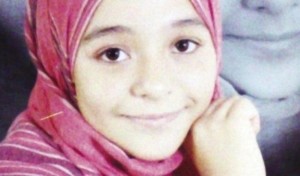 Raslan Fadl, der die 13-jährige Soheir al-Batea durch die Genitalverstümmelung tötete, verstümmelt trotz Anklage weiterhin Mädchen. Auch die Familie würde das Mädchen jederzeit wieder der Verstümmelung unterziehen...